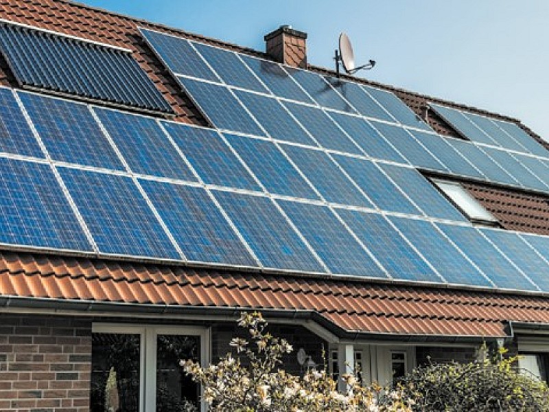 Zonnepanelen vergunning   epc impact   verzekering