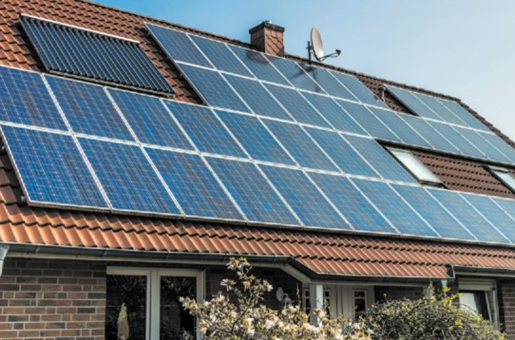 Zonnepanelen vergunning   epc impact   verzekering